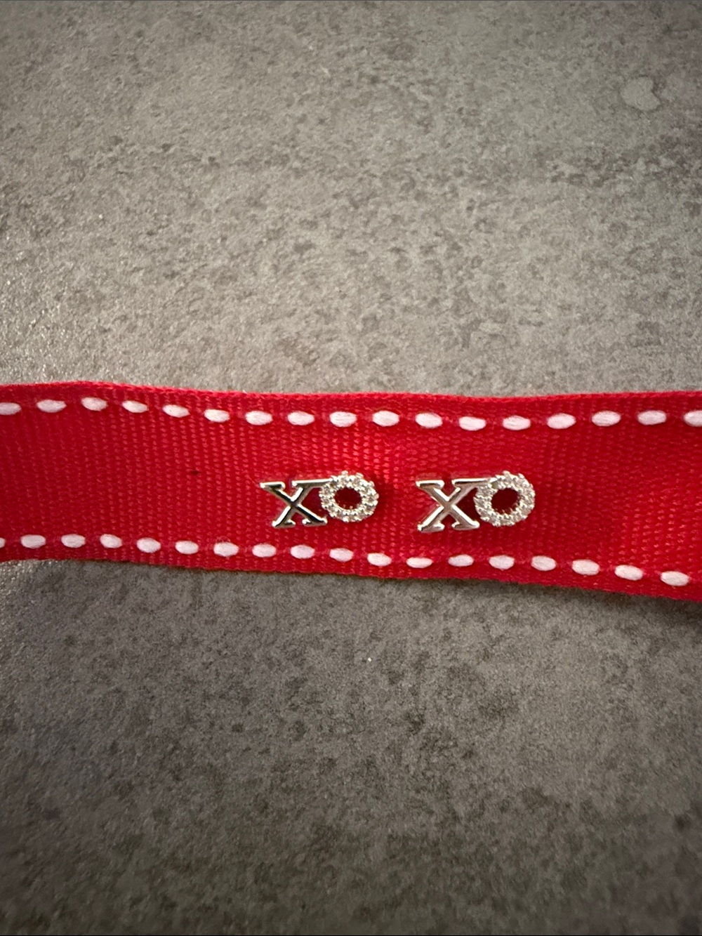 Mini XO earrings